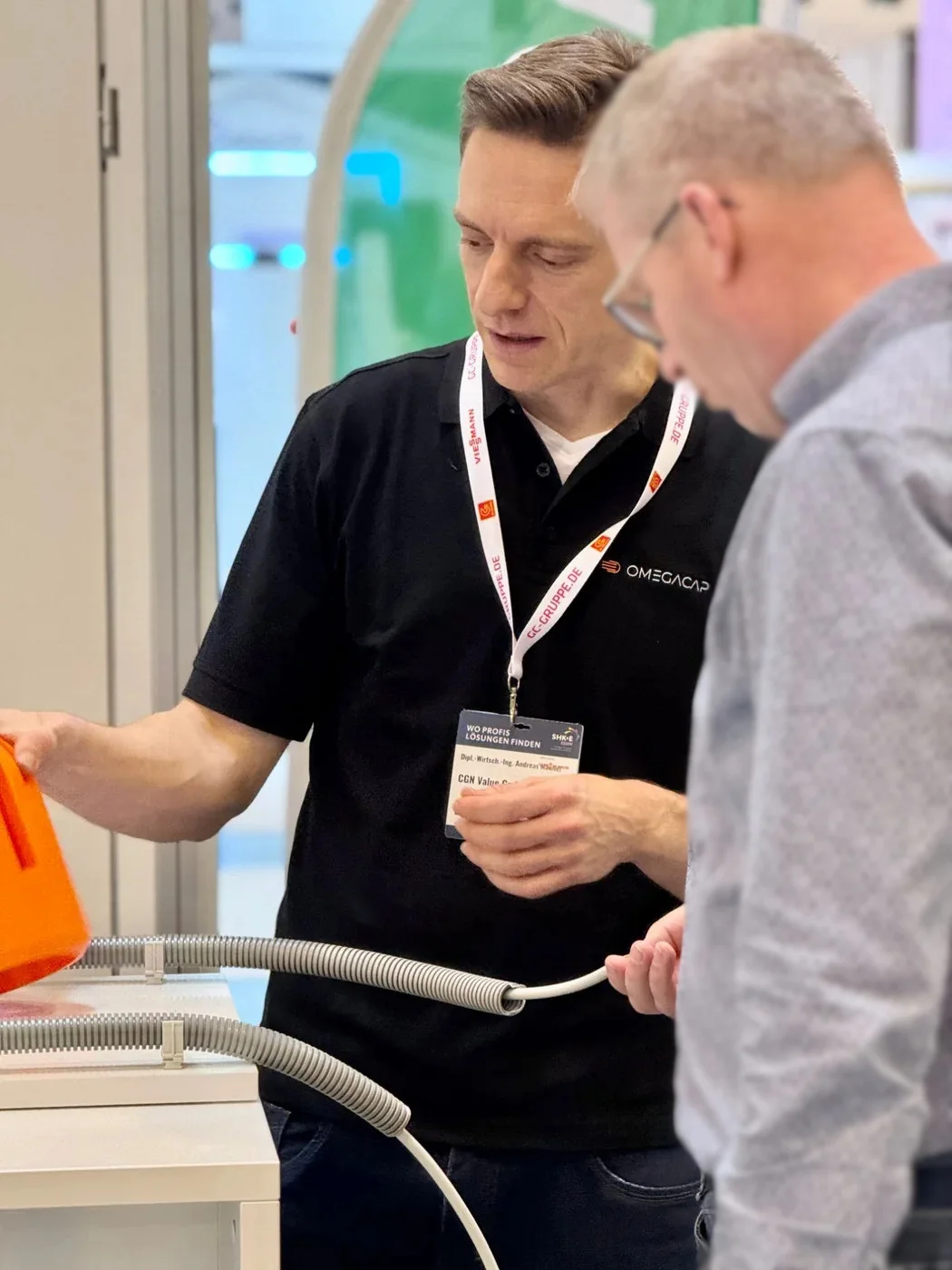 Erklärung des Testparcours am Messestand